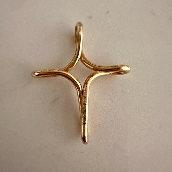 Brand new Tiffany cross pendant 18k 1.5 inches tall 1.15 inches wide - Picture 3 of 4